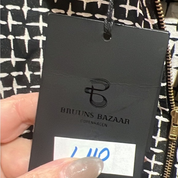 Chic Black and White Tweed Midi Dress - Picture 6 of 8